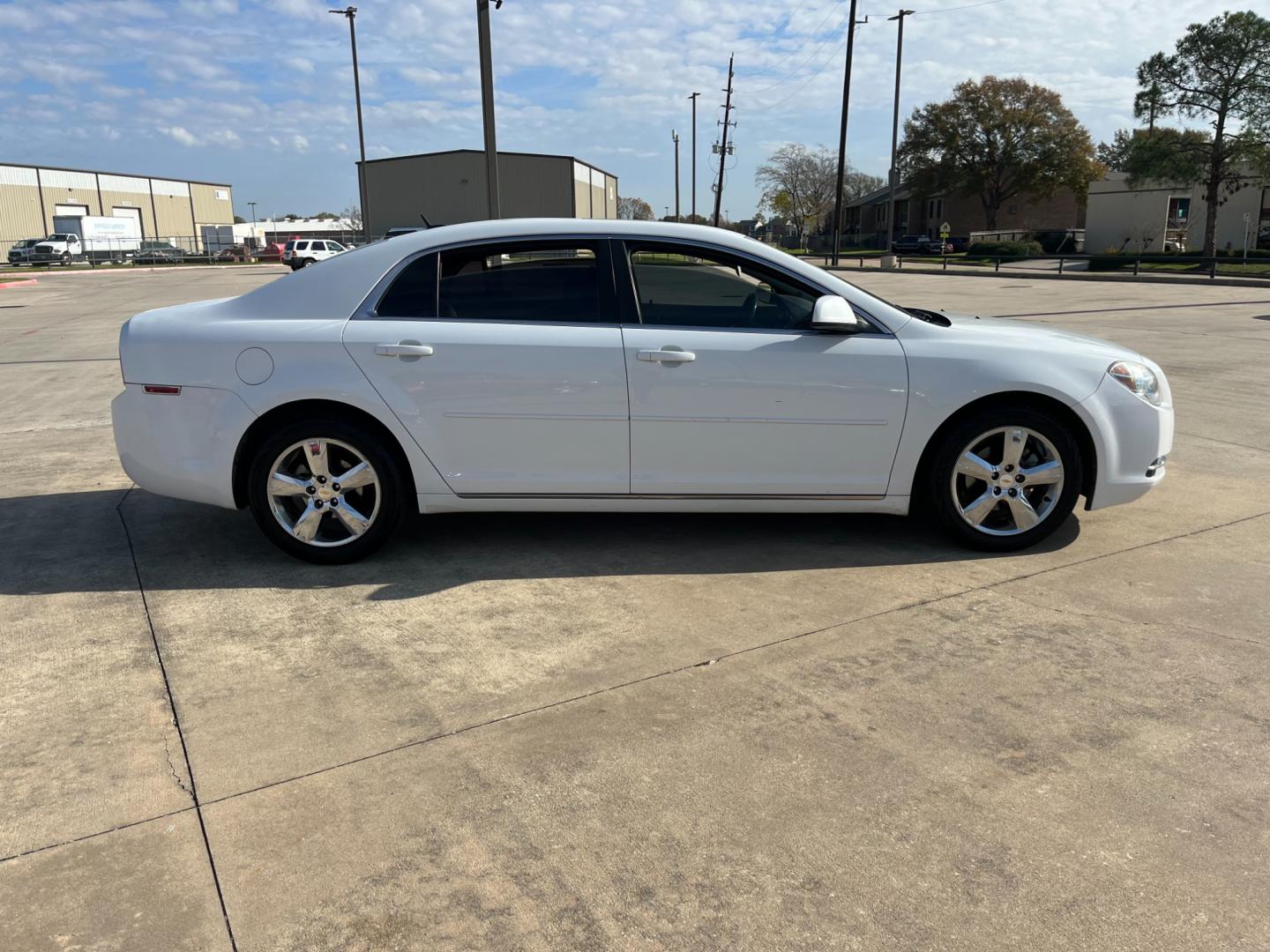 2010 white /black Chevrolet Malibu 2LT (1G1ZD5E09AF) with an 2.4L L4 DOHC 16V engine, 6-Speed Automatic transmission, located at 14700 Tomball Parkway 249, Houston, TX, 77086, (281) 444-2200, 29.928619, -95.504074 - Photo#7